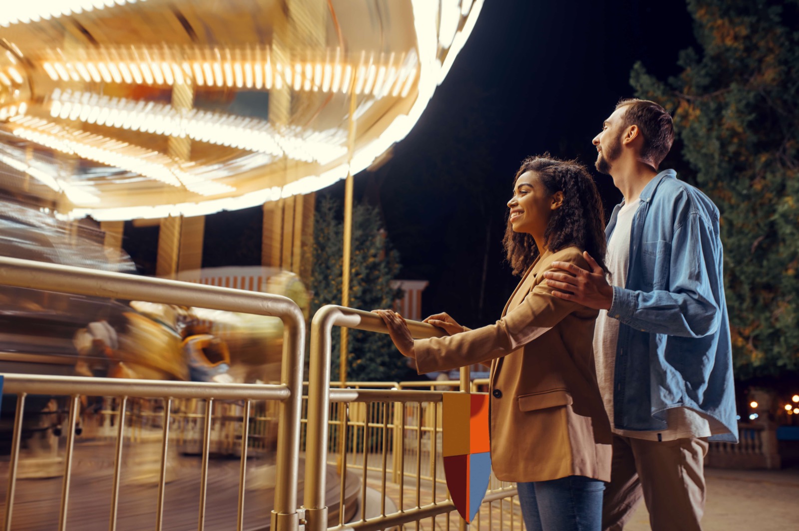 Hero image for the article: 10 Ways Artificial Intelligence Helps Zoos, Theme Parks and Museums.