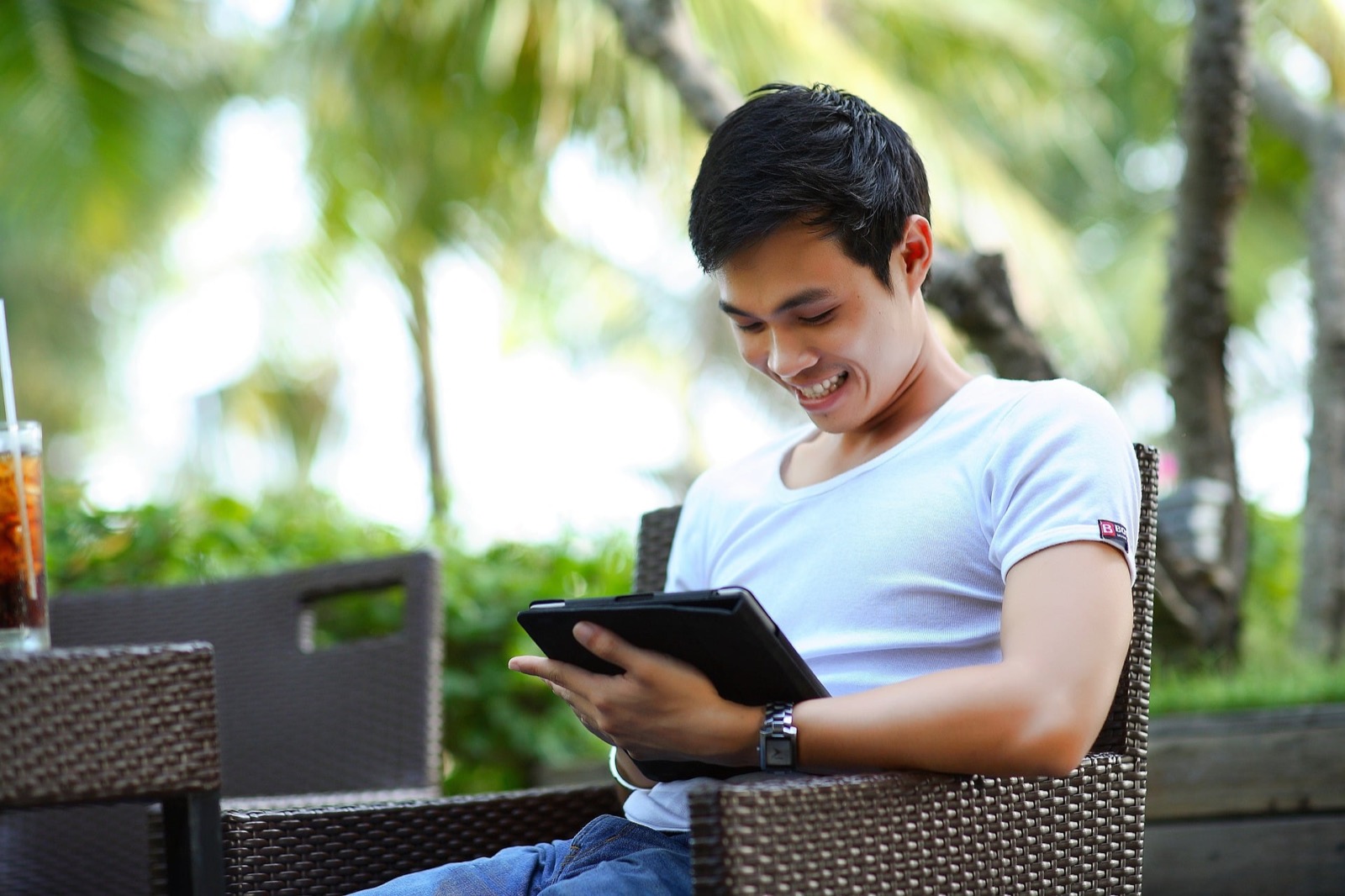 Hero image for the article: 5 best practices for your online ticket shop.